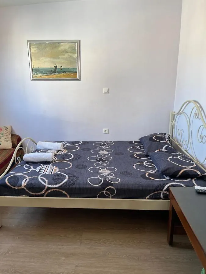 Private Rooms With A Beautiful Veranda Candia Alloggio in famiglia